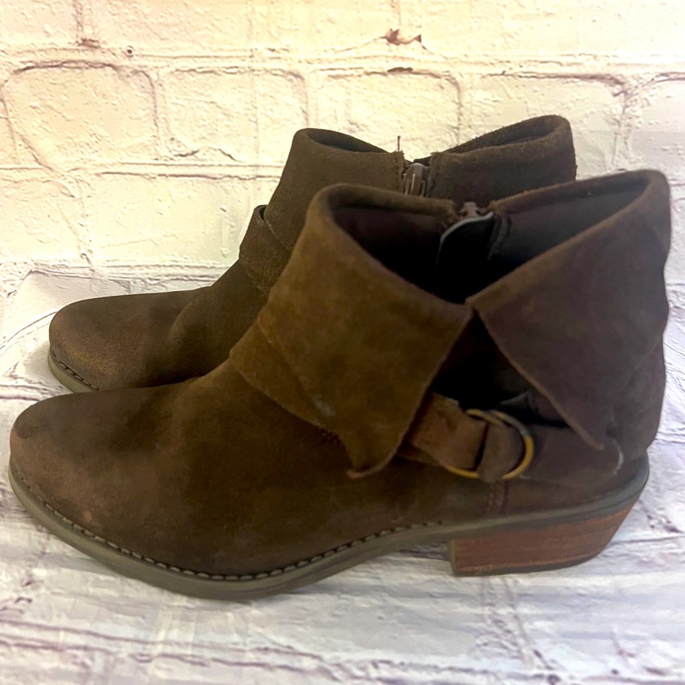 Crown Vintage Suede Ankle Boots